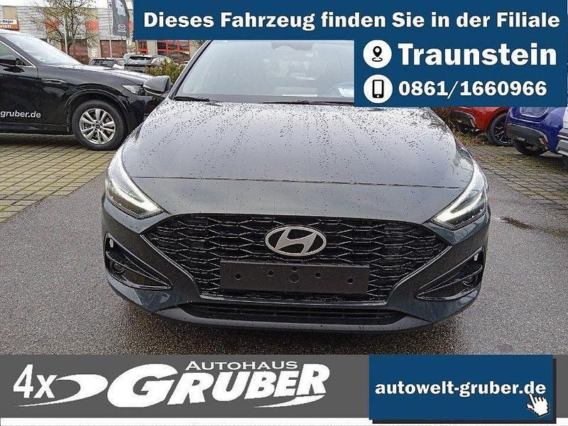 Neu Hyundai i30 Advantage 101 PS (74 kW) 2026 Cypress green Kombi