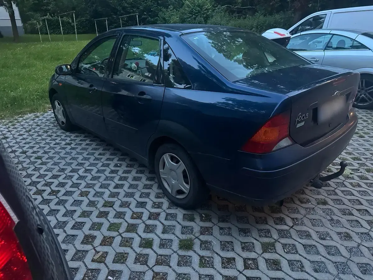 Gebraucht Ford Focus Ambiente 75 PS (55 kW) 2002 Blau Limousine