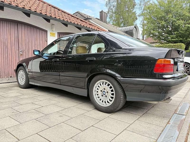 Second-hand BMW 325 192 CP (141 kW) 1994 Negru Berlinǎ
