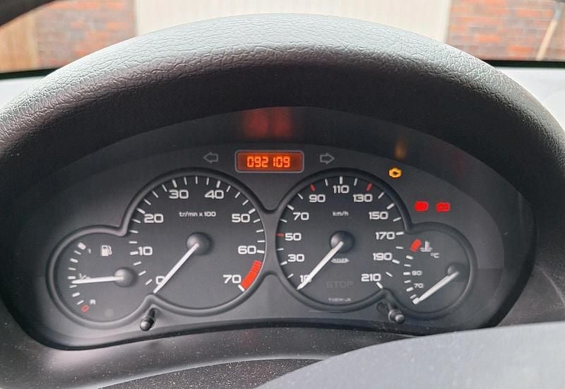 Gebraucht Peugeot 206 75 PS (55 kW) 2009 Grau Kleinwagen