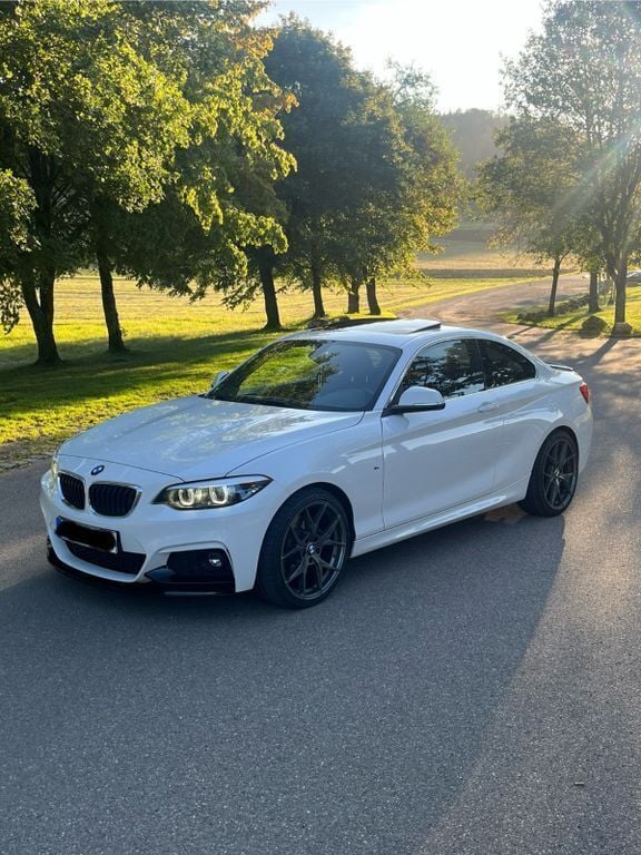 Weiß Gebraucht 2017 BMW 230 M Sport Coupé | 24.400 € (Teuer) - Bild 1/4
