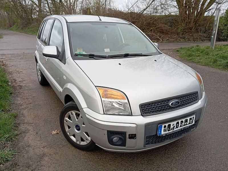 Gebraucht Ford Fusion 68 PS (50 kW) 2010 Silber Kleinwagen