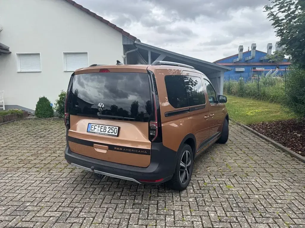 Gebraucht VW Caddy PanAmericana 122 PS (89 kW) 2022 Braun Van / Kleinbus