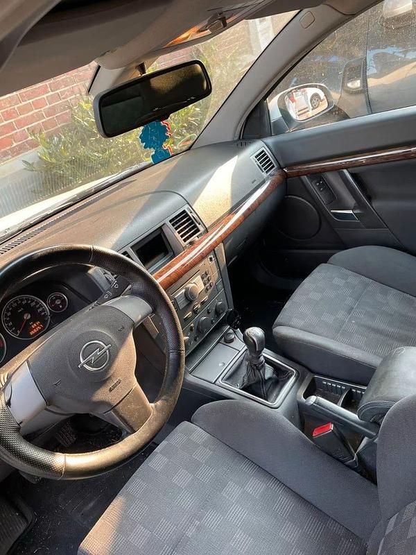 Weiß Gebraucht 2004 Opel Vectra Kombi | 750 € (Fairer Preis) - Bild 1/4