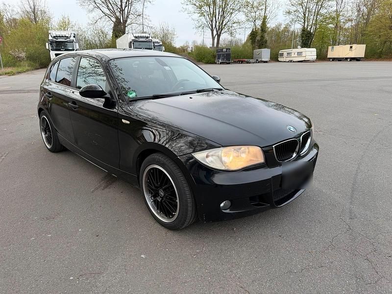 Gebraucht BMW 118 122 PS (89 kW) 2006 Schwarz Kleinwagen