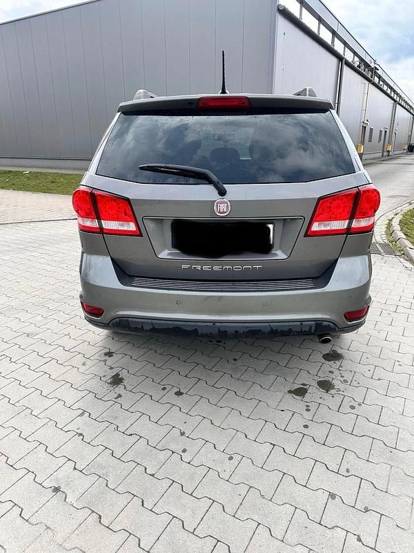 Gebraucht Fiat Freemont 140 PS (102 kW) 2012 Silber SUV
