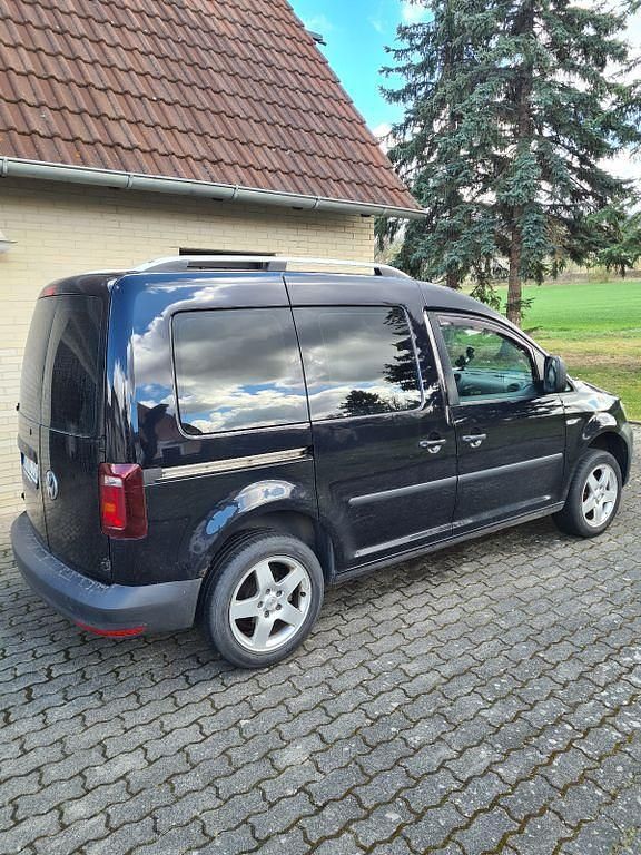 Second-hand VW Caddy 102 CP (75 kW) 2011 Negru Monovolum