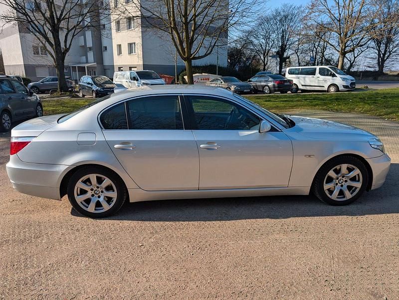 Gebraucht BMW 523 190 PS (139 kW) 2007 Silber Limousine