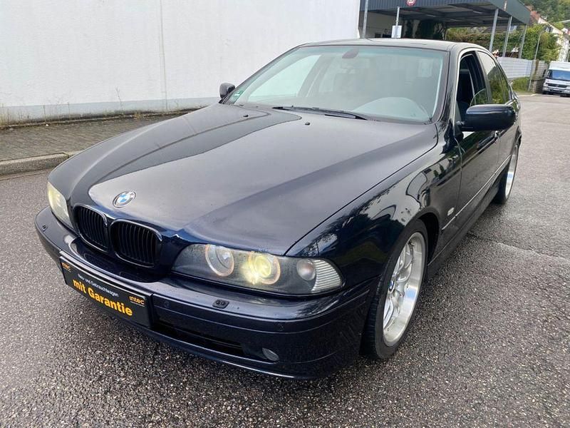 Blau Gebraucht 2001 BMW 520 Sport Line Limousine | 6.999 € - Bild 1/4