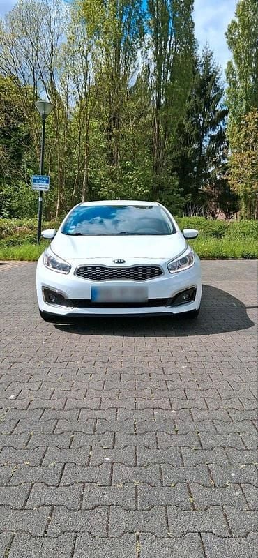 Usado Kia Ceed 101 HP (74 kW) 2018 Branco Citadino