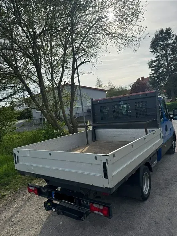 Second-hand Iveco Daily 179 CP (131 kW) 2019 Albastru Monovolum