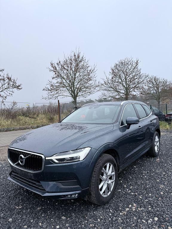 Blau Gebraucht 2020 Volvo XC60 Momentum SUV | 21.299 € (Superpreis) - Bild 1/4