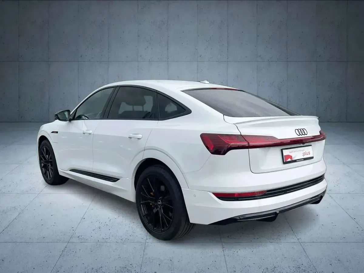 Gebraucht Audi e-tron S-Line 230 kW (313 PS) 2022 Gletscherweiß metallic SUV