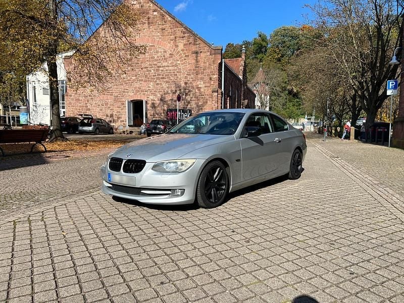 Silber Gebraucht 2010 BMW 325 Coupé | 4.500 € - Bild 1/4