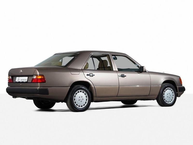 Gebraucht Mercedes E300 179 PS (131 kW) 1993 Braun Limousine