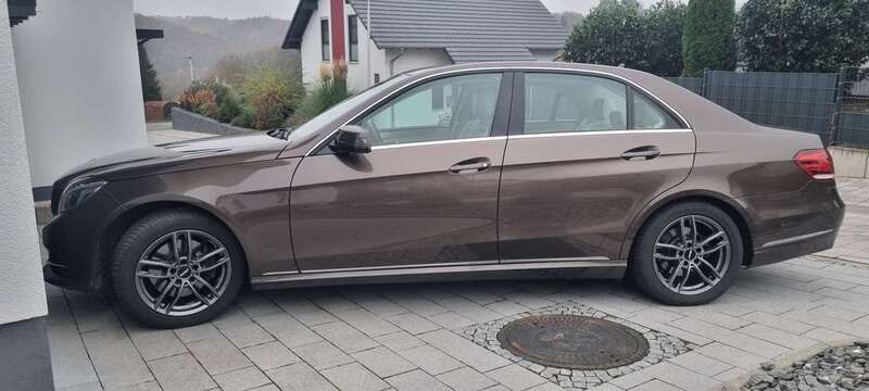 Braun Gebraucht 2014 Mercedes E250 Limousine | 21.500 € (Fairer Preis) - Bild 1/4