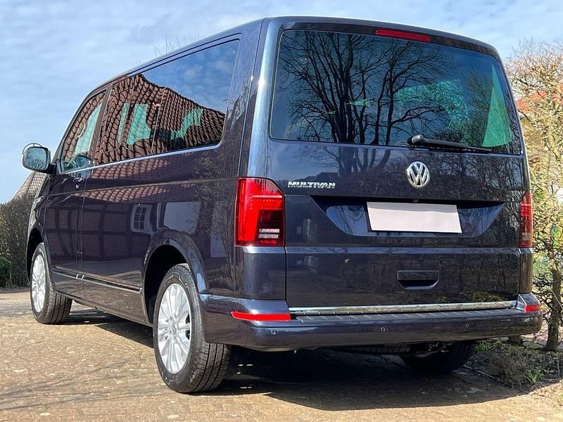 Usata VW Multivan 150 CV (110 kW) 2022 Blu Monovolume