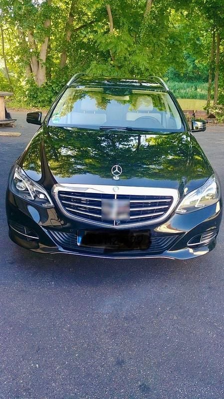 Gebraucht Mercedes E220 170 PS (125 kW) 2014 Schwarz Kombi