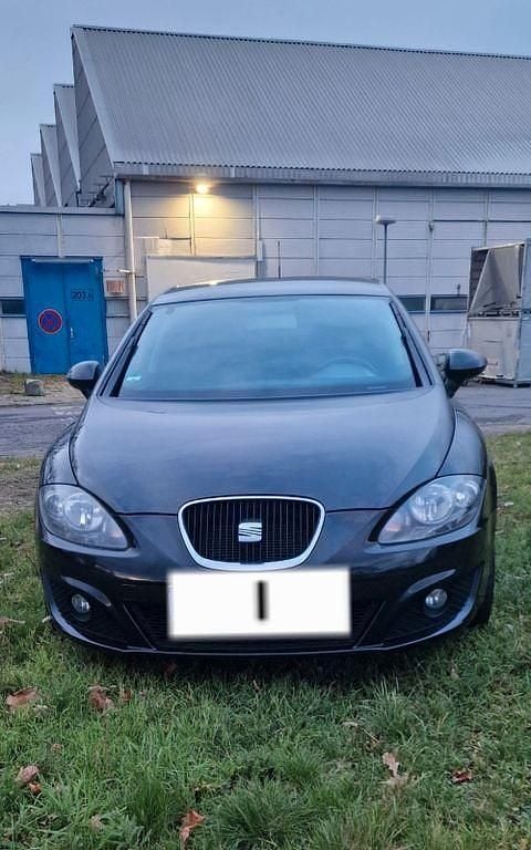 Schwarz Gebraucht 2012 Seat Leon Ecomotive Limousine | 4.950 € (Superpreis) - Bild 1/4