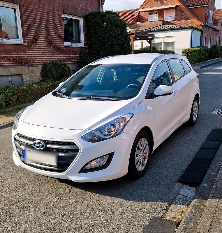 Weiß Gebraucht 2015 Hyundai i30 Kombi | 5.450 € (Guter Preis) - Bild 1/4