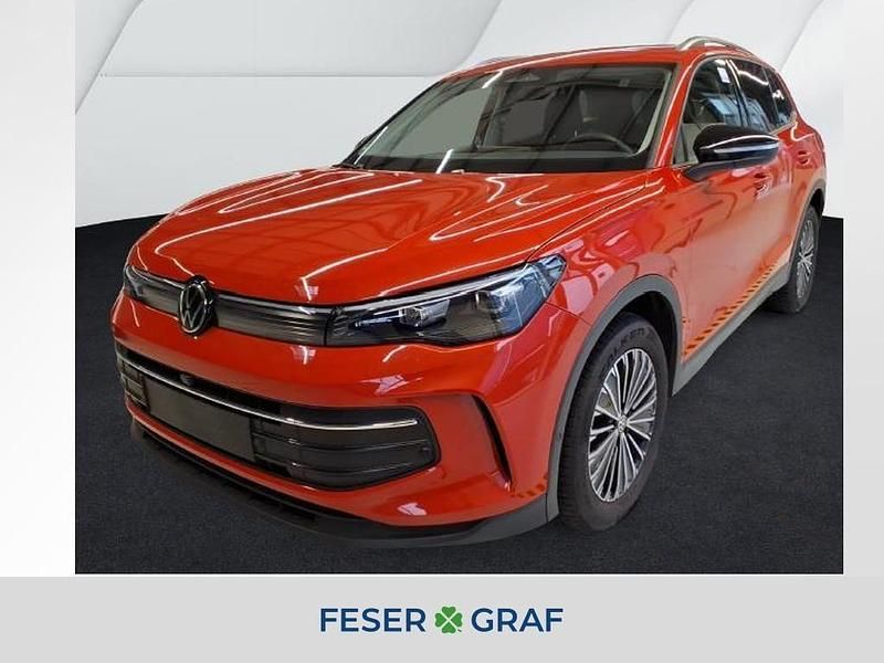Persimmon red metallic Gebraucht 2025 VW Tiguan Goal SUV | 36.740 € - Bild 1/4