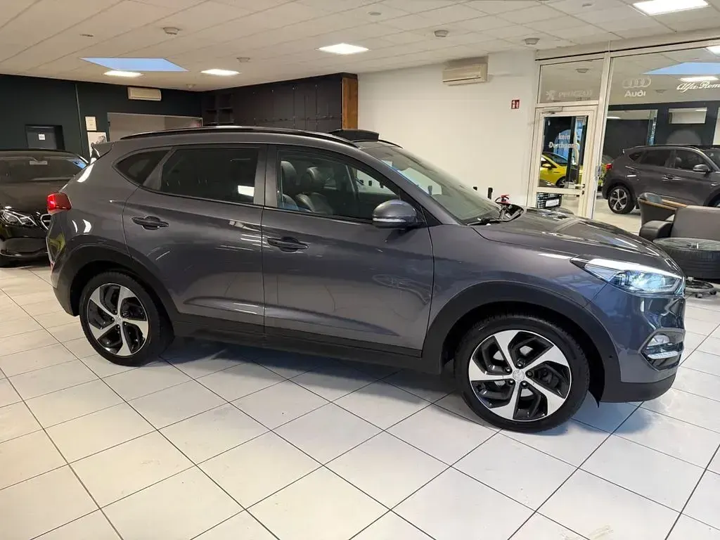 Gebraucht Hyundai Tucson 185 PS (136 kW) 2016 Grau SUV