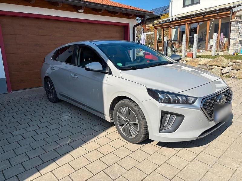 Gebraucht Hyundai Ioniq 141 PS (103 kW) 2022 Andere farben Kleinwagen