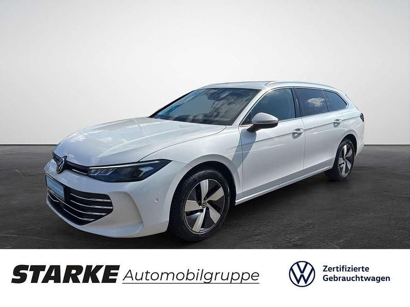 Oryxweiß perlmutteffekt Gebraucht 2025 VW Passat Business Kombi | 35.840 € (Superpreis) - Bild 1/4