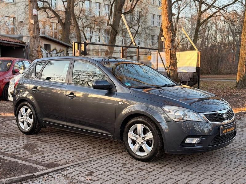 Gebraucht Kia Ceed 109 PS (80 kW) 2009 Grau Kleinwagen