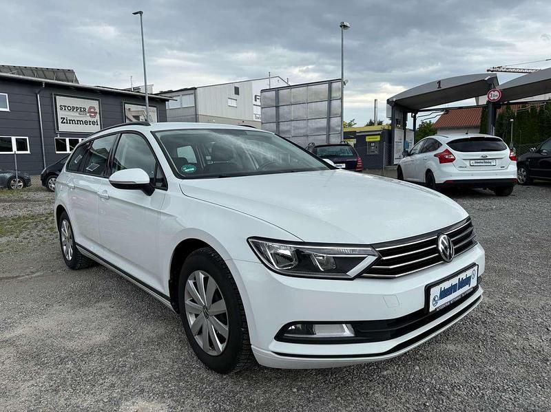 Pure white Gebraucht 2019 VW Passat Trendline Kombi | 9.900 € (Superpreis) - Bild 1/4