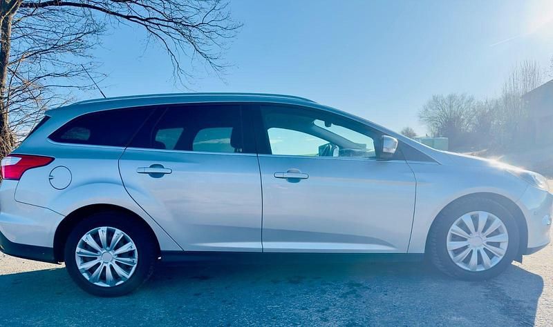 Gebraucht Ford Focus Titanium 140 PS (102 kW) 2014 Silber Kombi