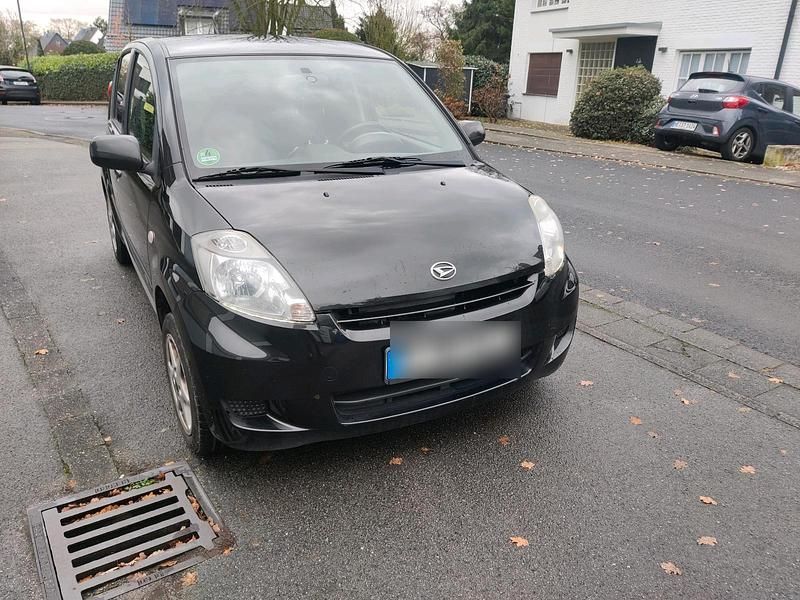 Schwarz Gebraucht 2010 Daihatsu Sirion Kleinwagen | 1.700 € - Bild 1/4