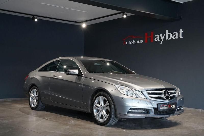 Silber Gebraucht 2012 Mercedes E200 Avantgarde Coupé | 16.950 € (Fairer Preis) - Bild 1/4