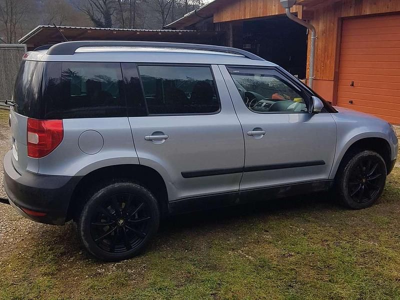 Gebraucht Skoda Yeti 110 PS (80 kW) 2011 Blau SUV