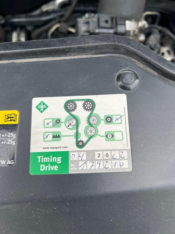 Weiß Gebraucht 2015 VW T6 Van | 13.550 € - Bild 1/4