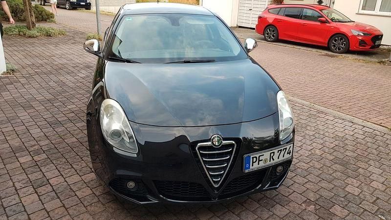 Schwarz Gebraucht 2010 Alfa Romeo Giulietta Turismo Kleinwagen | 5.200 € (Fairer Preis) - Bild 1/4