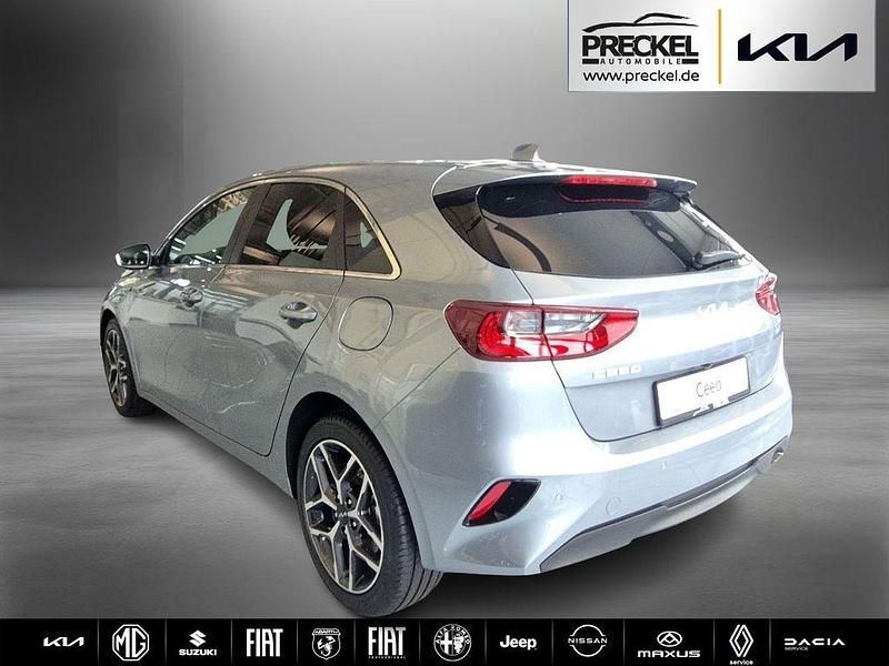 Neu Kia Ceed Style 101 PS (74 kW) 2025 Silber Kleinwagen