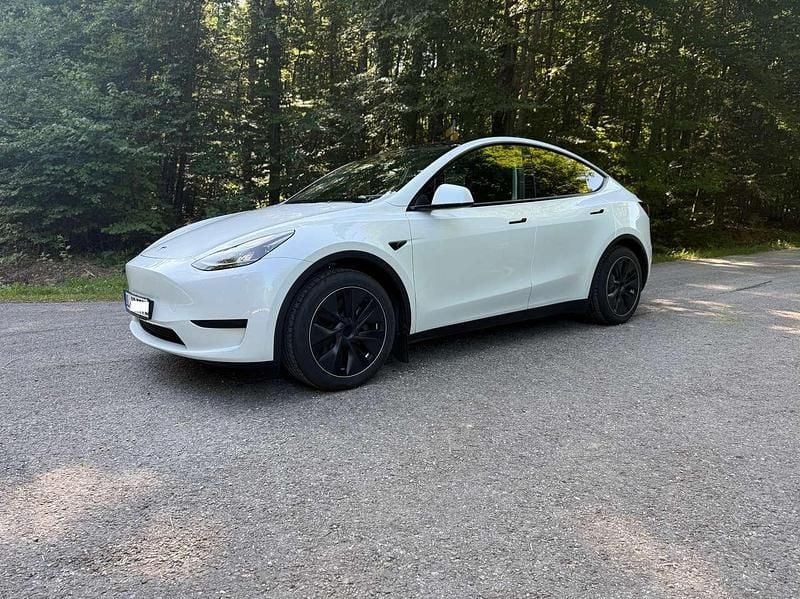 Weiß Gebraucht 2024 Tesla Model Y RWD SUV | 36.000 € (Guter Preis) - Bild 1/4