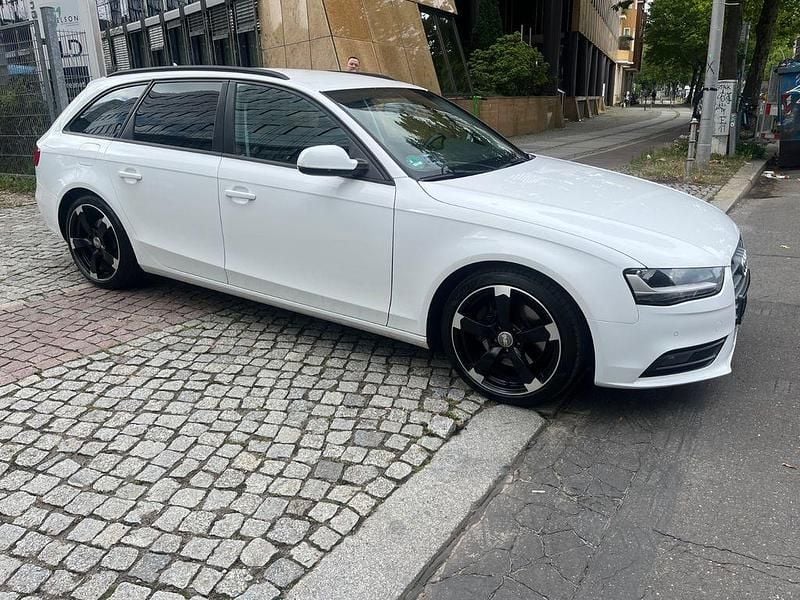 Weiß Gebraucht 2014 Audi A4 Ambition Limousine | 7.699 € (Superpreis) - Bild 1/4