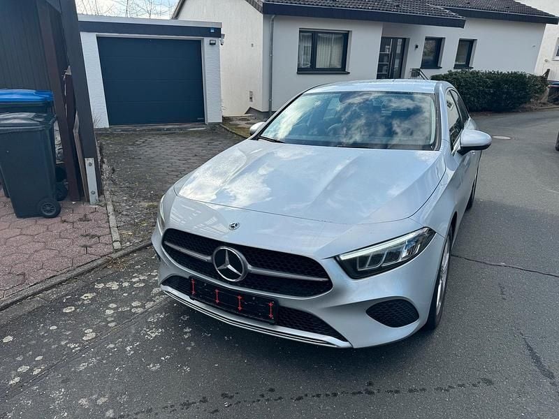 Gebraucht Mercedes A200 163 PS (119 kW) 2023 Silber Limousine