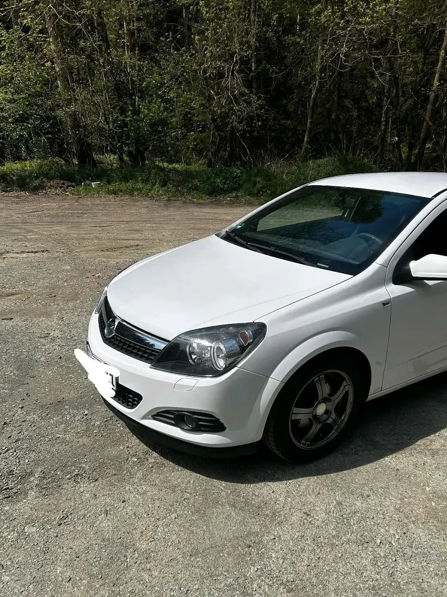 Gebraucht Opel Astra GTC 90 PS (66 kW) 2009 Weiß Coupé