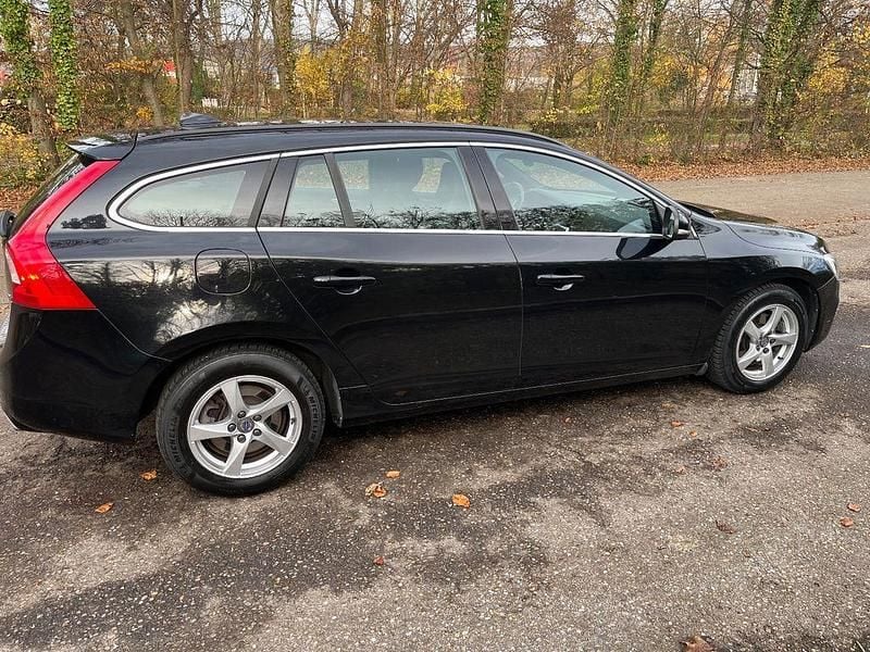 Schwarz Gebraucht 2015 Volvo V60 Kombi | 9.300 € (Superpreis) - Bild 1/4
