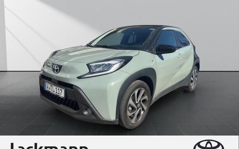 Neu Toyota Aygo X 72 PS (52 kW) 2026 Gruen SUV