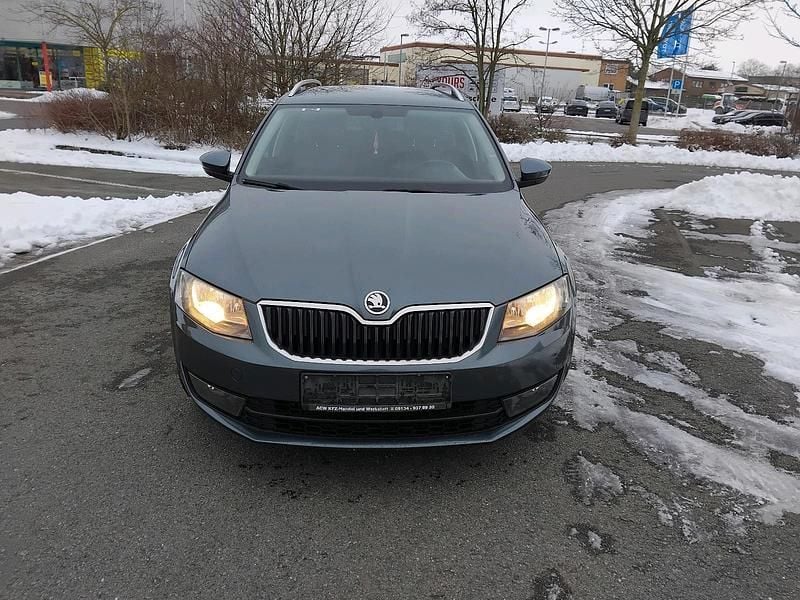 Grau Gebraucht 2017 Skoda Octavia Kombi | 7.999 € (Superpreis) - Bild 1/4