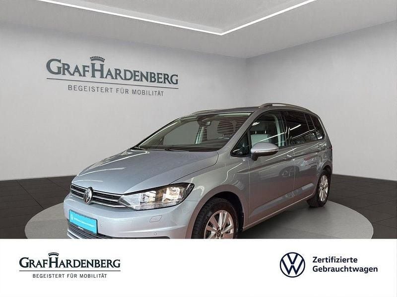 Silber Gebraucht 2024 VW Touran Comfortline Van / Kleinbus | 33.777 € (Fairer Preis) - Bild 1/4
