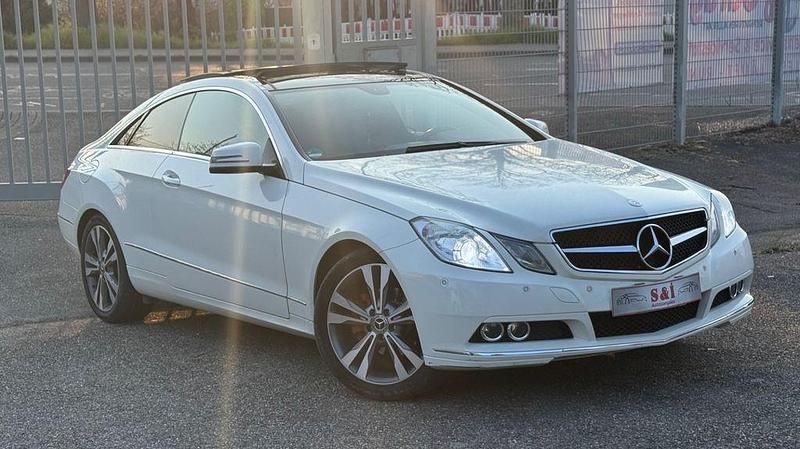 Gebraucht Mercedes E200 184 PS (135 kW) 2010 Weiß Coupé