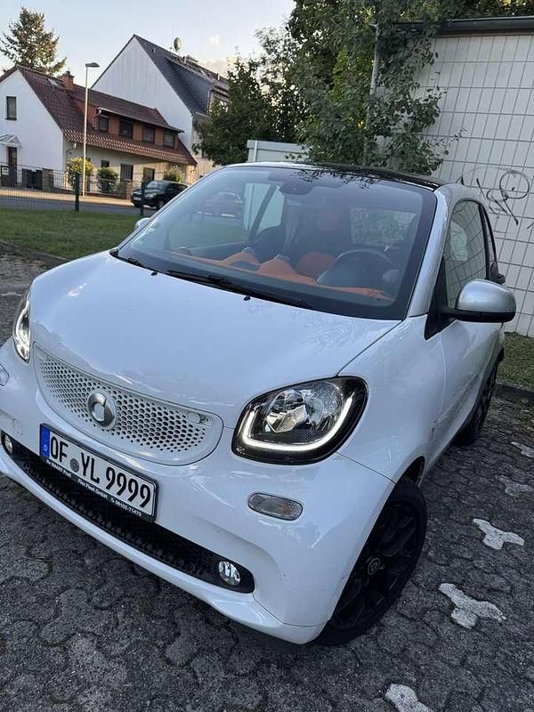 Grau Gebraucht 2015 Smart ForTwo Coupé Edition #1 Kleinwagen | 8.500 € (Guter Preis) - Bild 1/4
