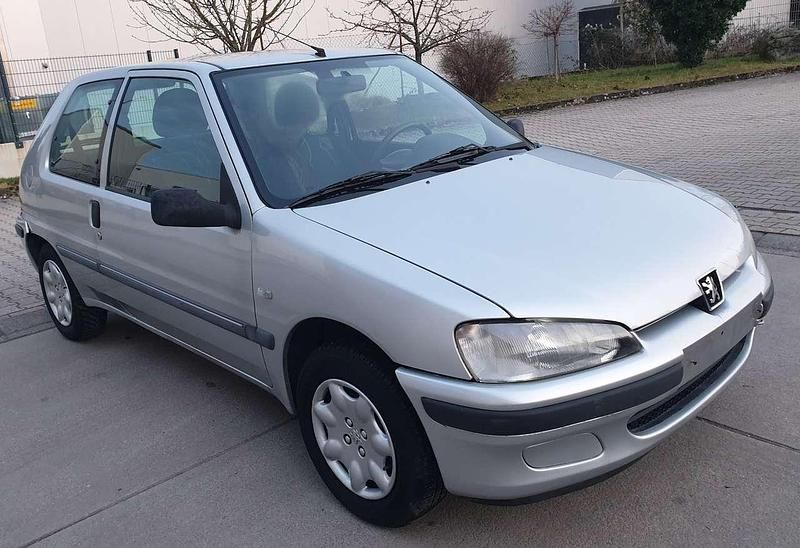 Gebraucht Peugeot 106 60 PS (44 kW) 2001 Grau Kleinwagen