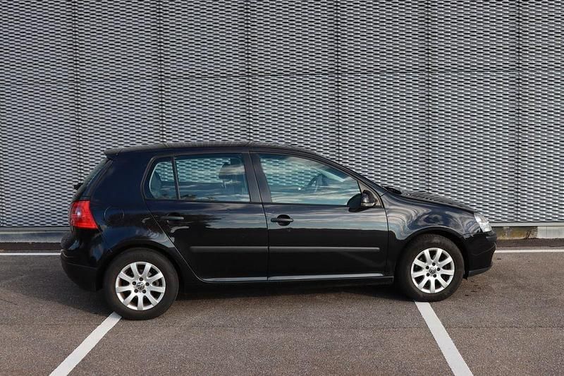 Schwarz Gebraucht 2004 VW Golf IV Limousine | 2.400 € (Fairer Preis) - Bild 1/4