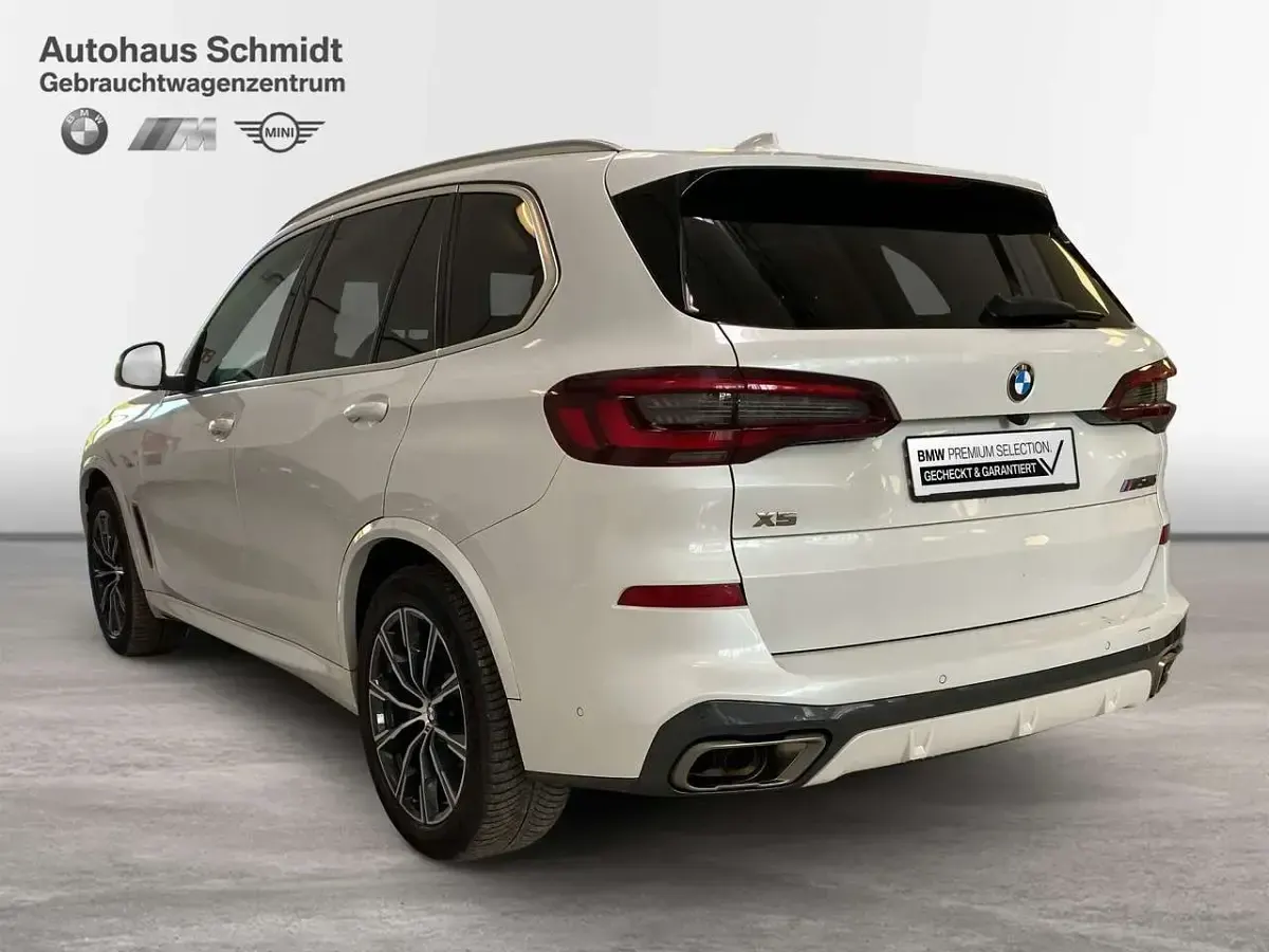 Gebraucht BMW X5 M M Sport 530 PS (389 kW) 2023 Mineralweiß (metallic) SUV
